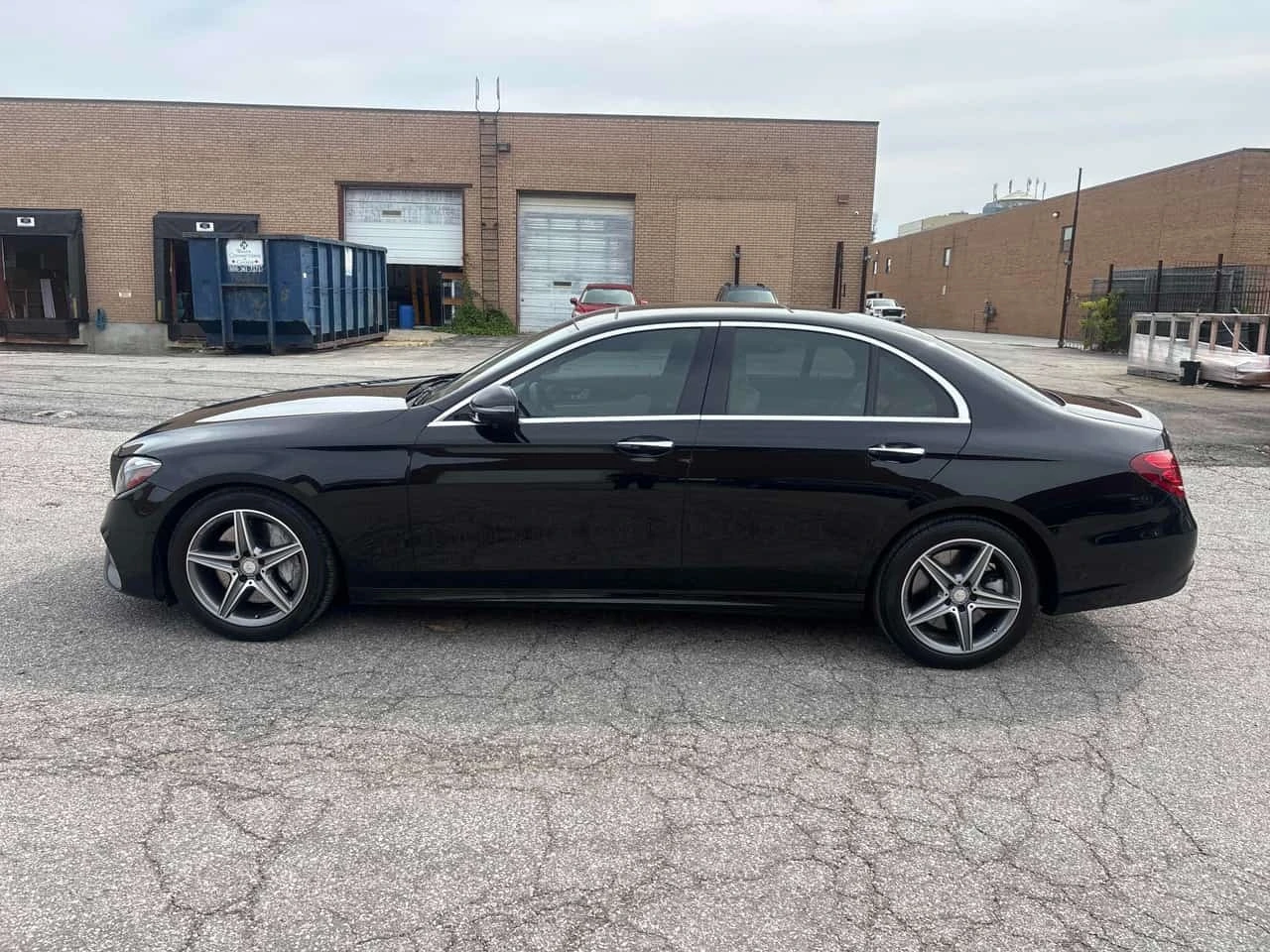 Mercedes-Benz E 400 * CARFAX * БЕЗ ПЪРВОНАЧАЛНА ВНОСКА, снимка 2 - Автомобили и джипове - 55747787