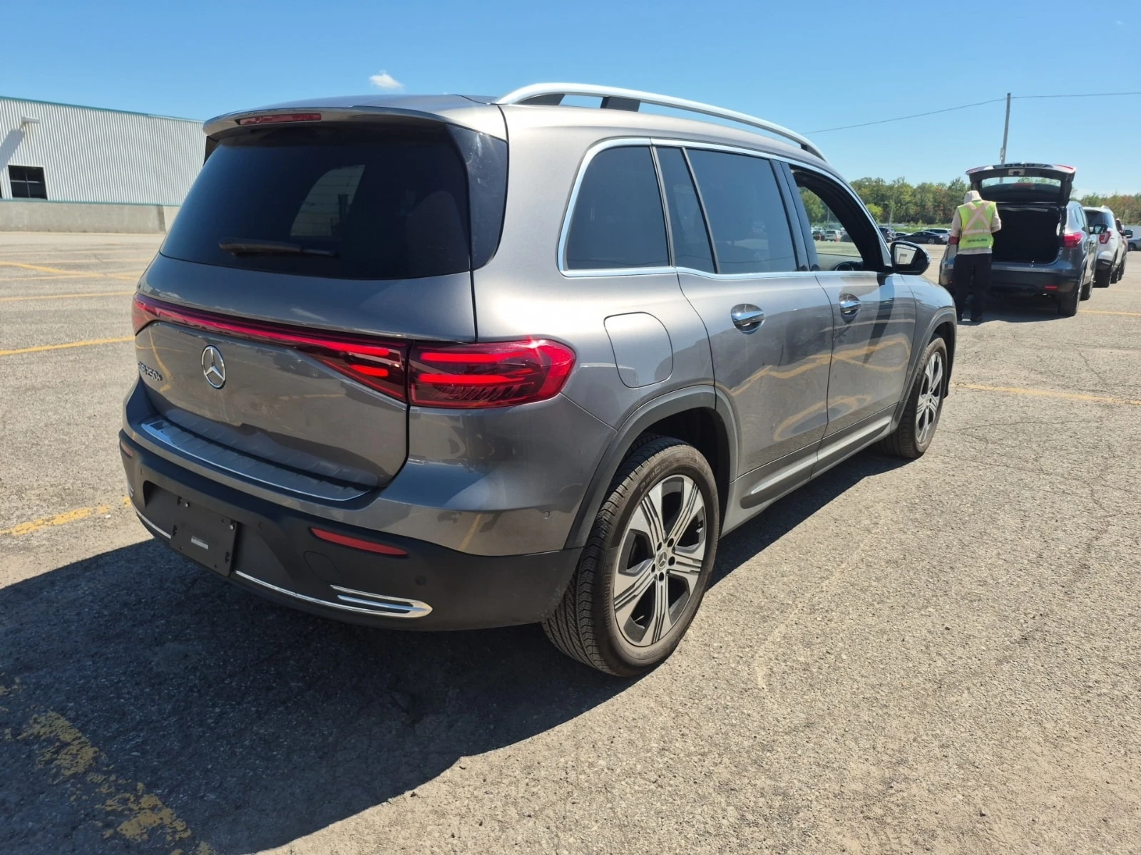 Mercedes-Benz EQB * 250+ * АВТОКРЕДИТ БЕЗ ПЪРВОНАЧАЛНА ВНОСКА* , снимка 3 - Автомобили и джипове - 55891604