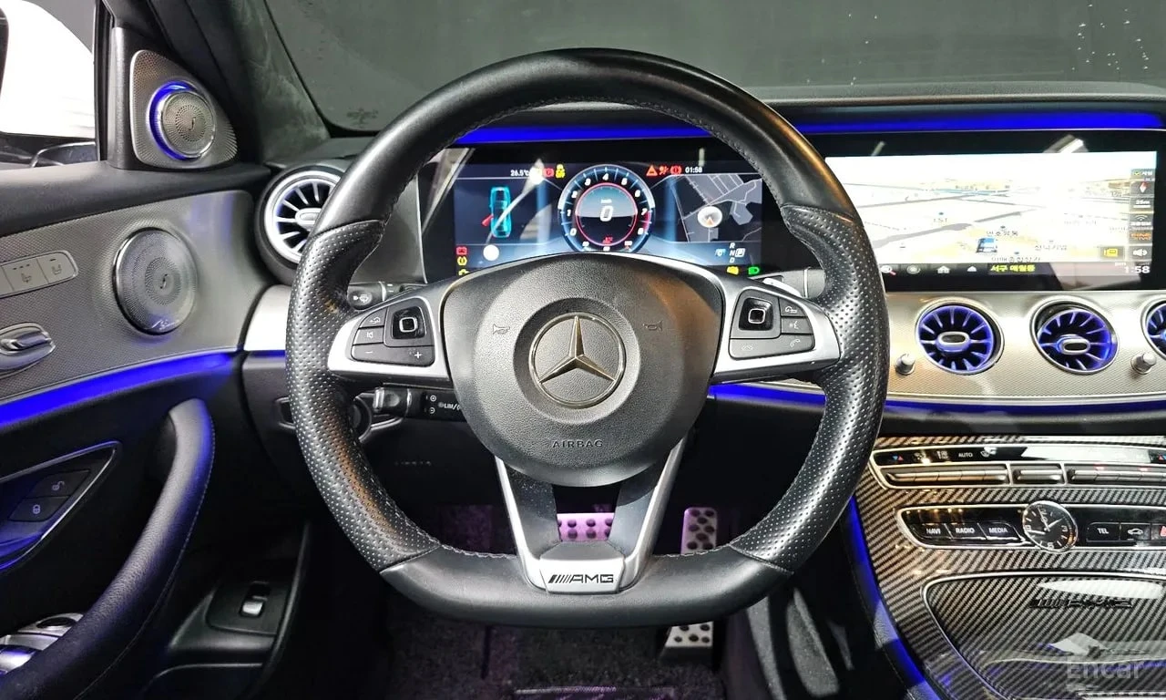 Mercedes-Benz E 300  AMG Line/ОБДУХ/ПОДГРЕВ/ПАМЕТ/ПАНО/ХЕДЪП/3D BURMA, снимка 11 - Автомобили и джипове - 55951460