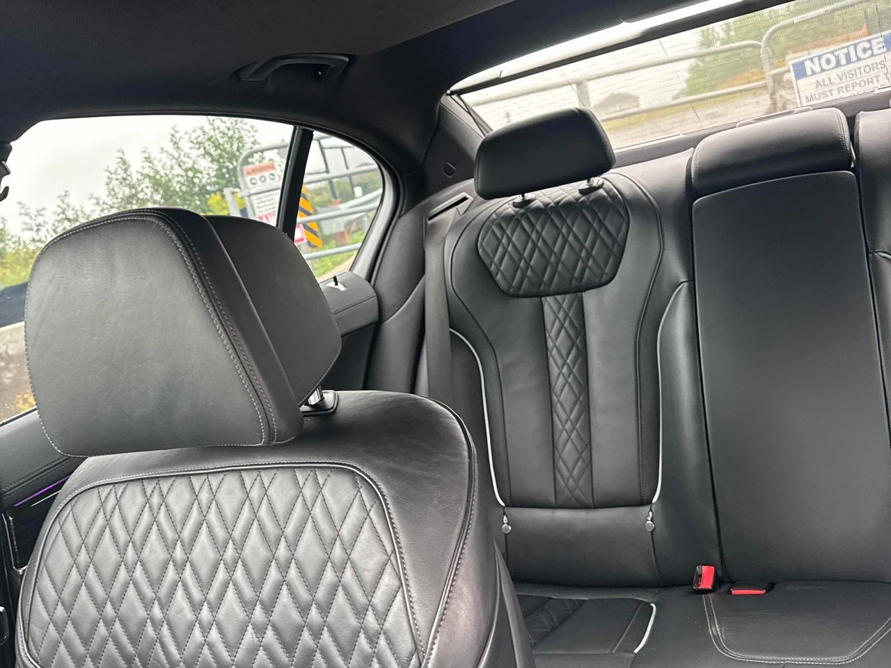 BMW 750 750i xDrive, снимка 10 - Автомобили и джипове - 55953576