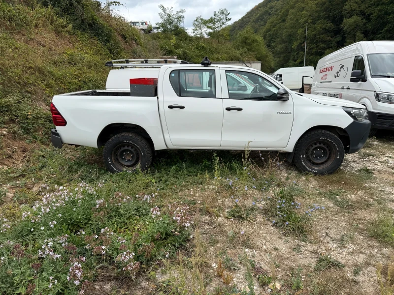 Toyota Hilux 2.4D4 НОВ ВНОС, снимка 3 - Автомобили и джипове - 51849179