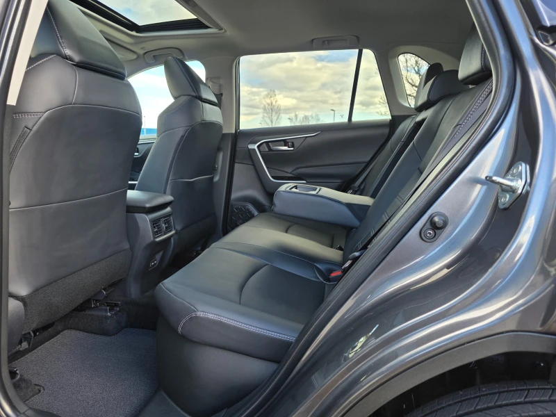 Toyota Rav4 2.5i HEV AWD, снимка 16 - Автомобили и джипове - 53449223
