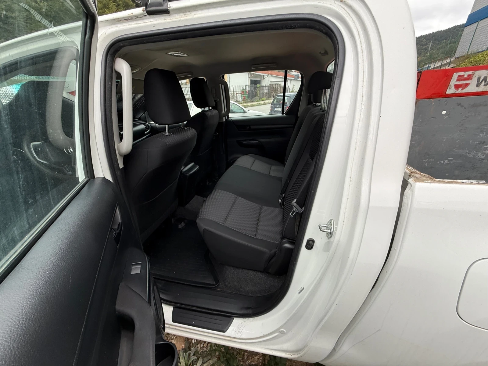 Toyota Hilux 2.4D4 НОВ ВНОС - изображение 7