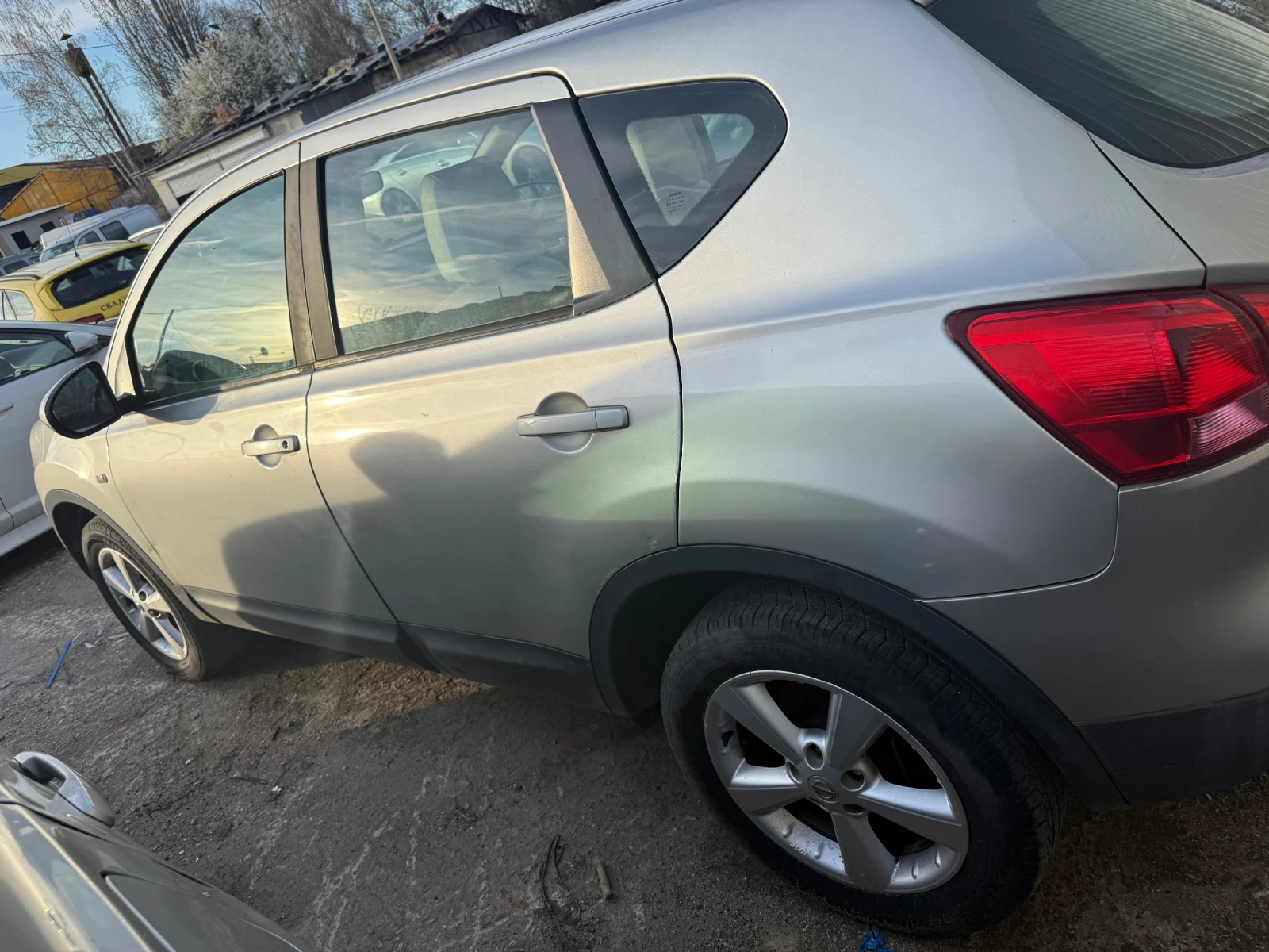 Nissan Qashqai, снимка 4 - Автомобили и джипове - 54161326