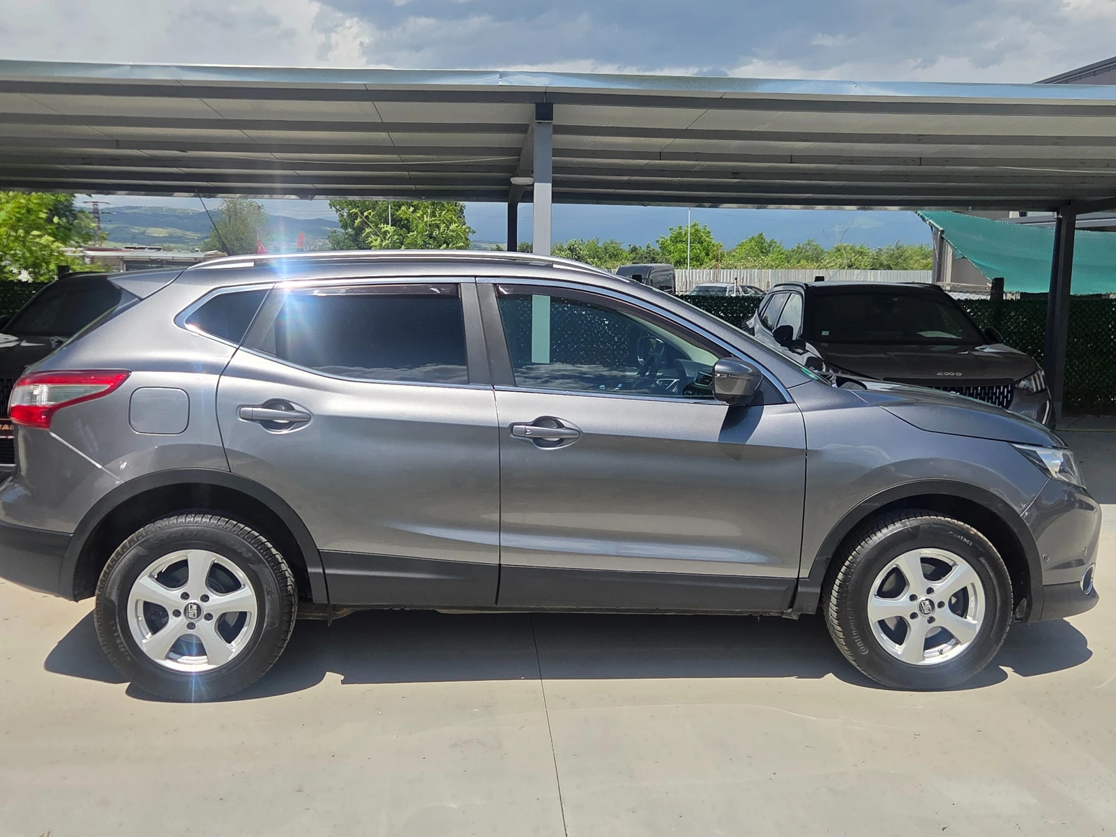 Nissan Qashqai 1.6 DCI * * 360-Kamera* * PARK ASSIST* NAVI* DISTR, снимка 7 - Автомобили и джипове - 54548547