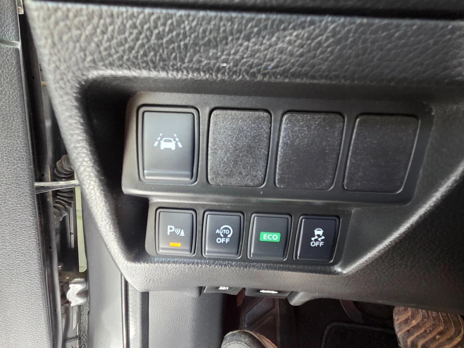 Nissan Qashqai 1.6 DCI * * 360-Kamera* * PARK ASSIST* NAVI* DISTR, снимка 14 - Автомобили и джипове - 54548547