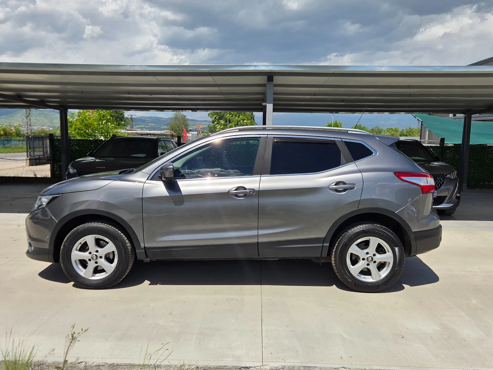 Nissan Qashqai 1.6 DCI * * 360-Kamera* * PARK ASSIST* NAVI* DISTR, снимка 4 - Автомобили и джипове - 54548547