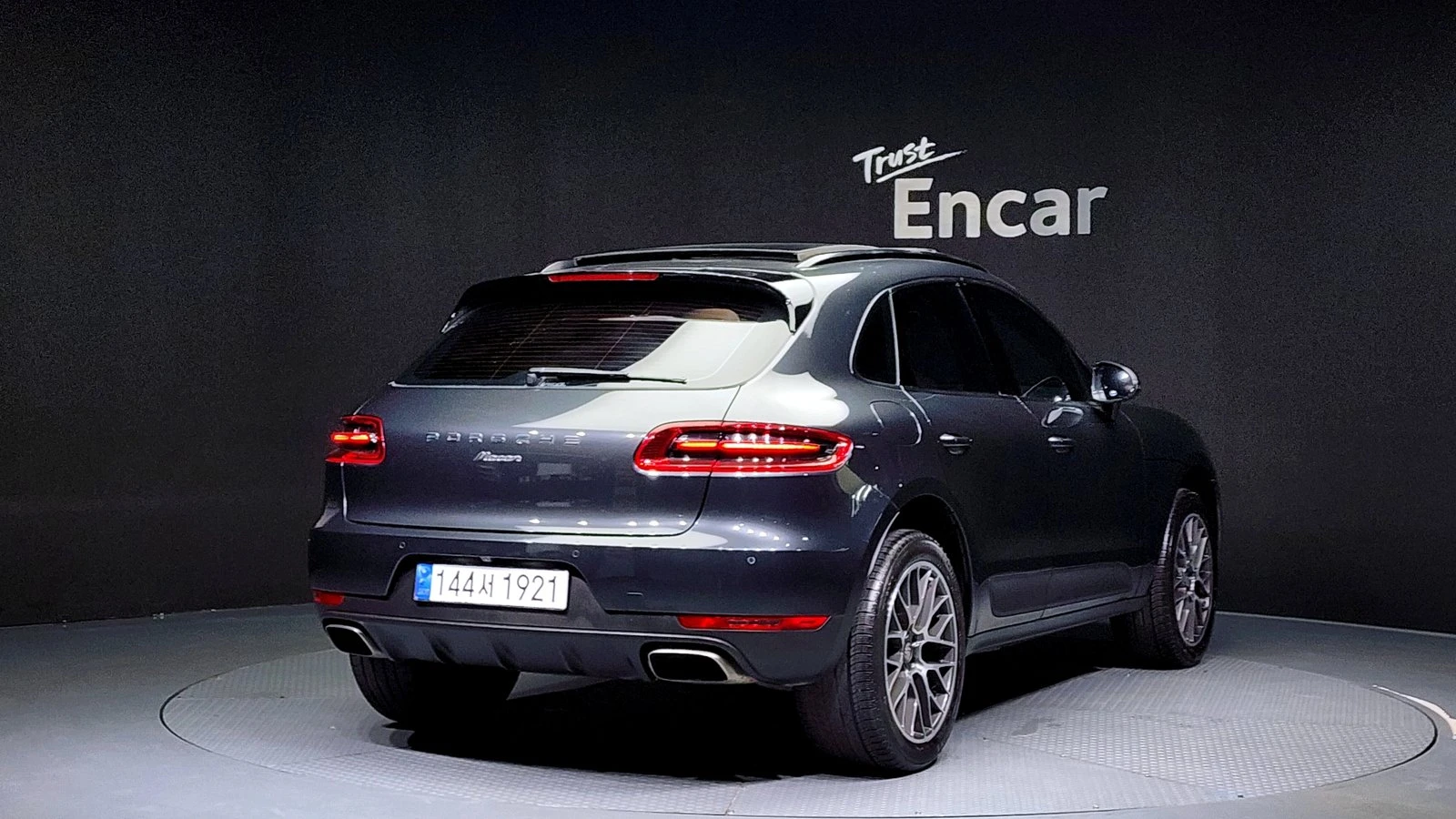 Porsche Macan ЛЮК* ПОДГРЕВ ВОЛАН* ЕЛ. БАГАЖНИК* КРАЙНА ЦЕНА, снимка 2 - Автомобили и джипове - 55271966