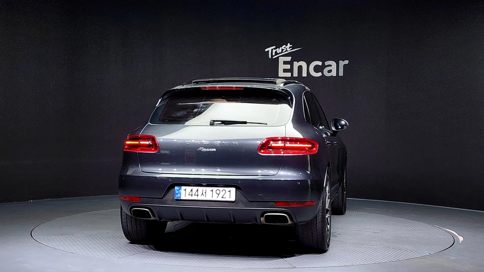 Porsche Macan ЛЮК* ПОДГРЕВ ВОЛАН* ЕЛ. БАГАЖНИК* КРАЙНА ЦЕНА, снимка 4 - Автомобили и джипове - 55271966