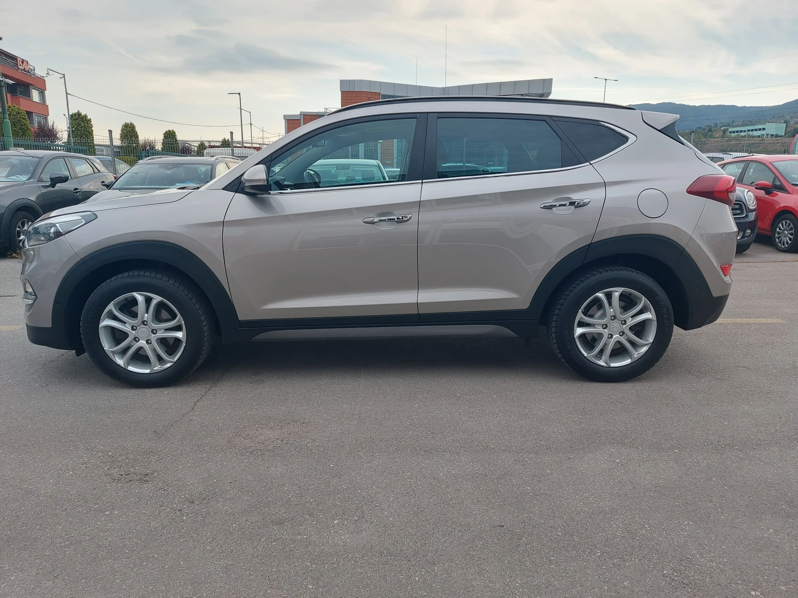 Hyundai Tucson 2.0 CRDI* 4 WD* Автоматик* FULL, FULL EXTRI, снимка 4 - Автомобили и джипове - 56166556