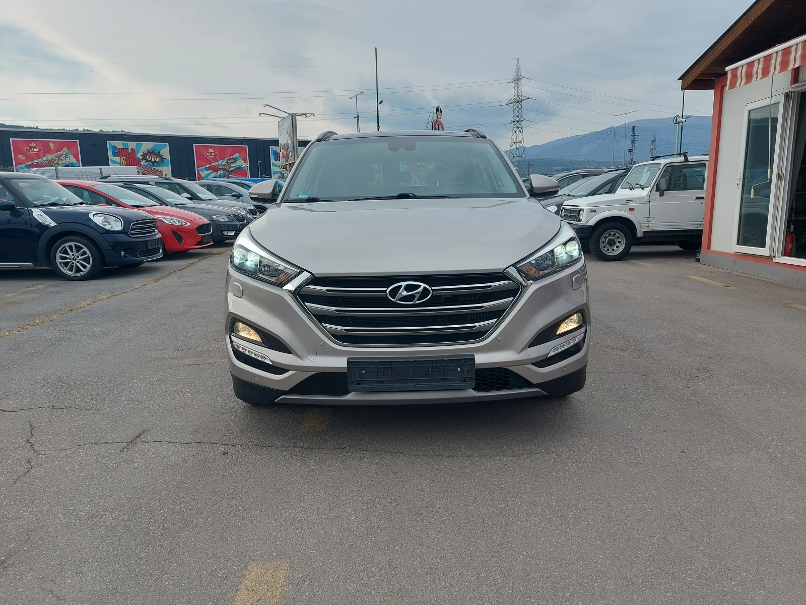 Hyundai Tucson 2.0 CRDI* 4 WD* Автоматик* FULL, FULL EXTRI, снимка 2 - Автомобили и джипове - 56166556