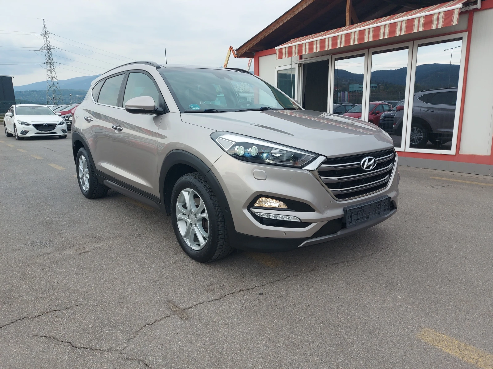 Hyundai Tucson 2.0 CRDI* 4 WD* Автоматик* FULL, FULL EXTRI, снимка 3 - Автомобили и джипове - 56166556