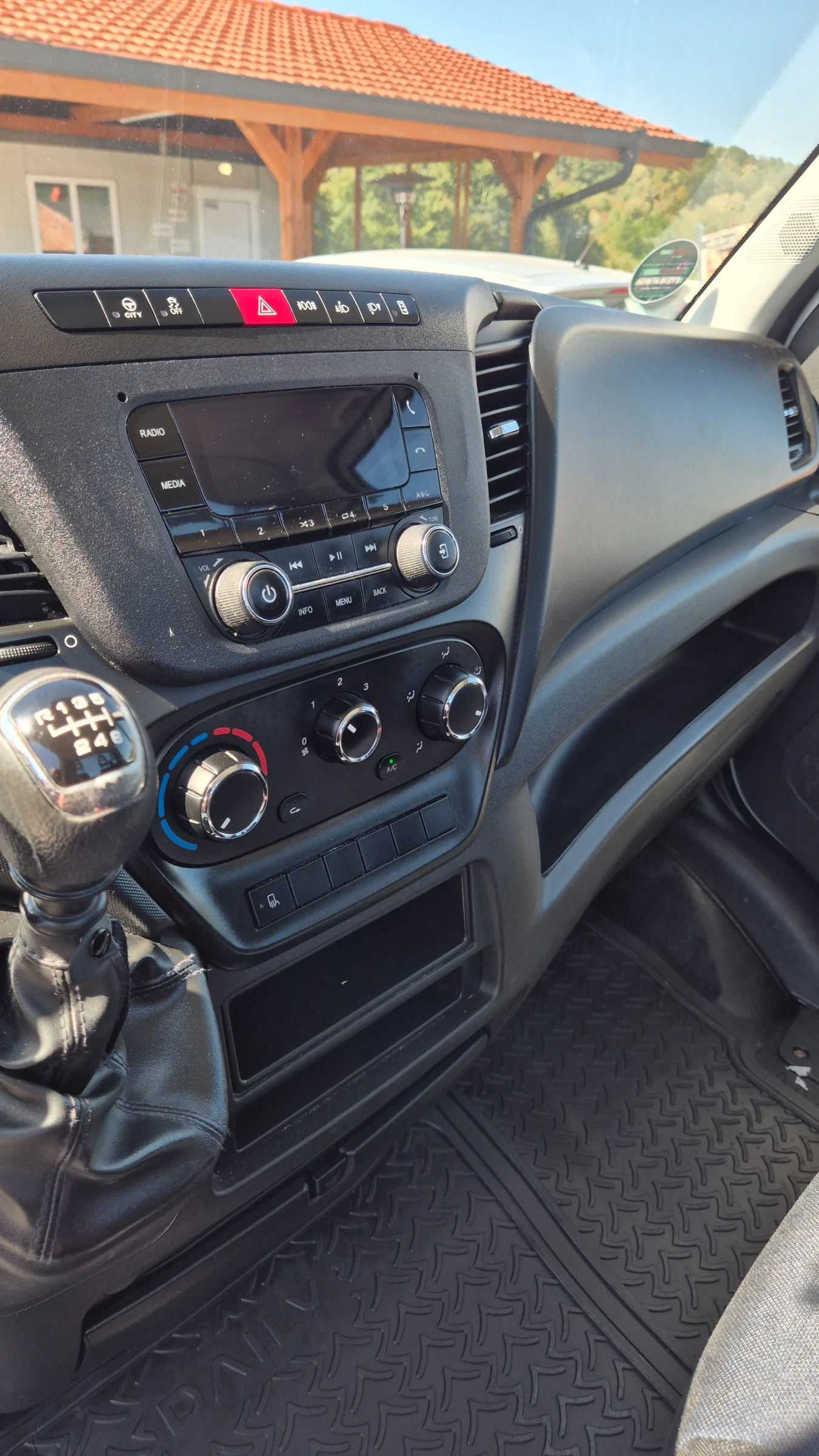 Iveco Daily 35c18* КЛИМА* 4.10междуосие* на шаси* 3.5тона* , снимка 13 - Бусове и автобуси - 56002183