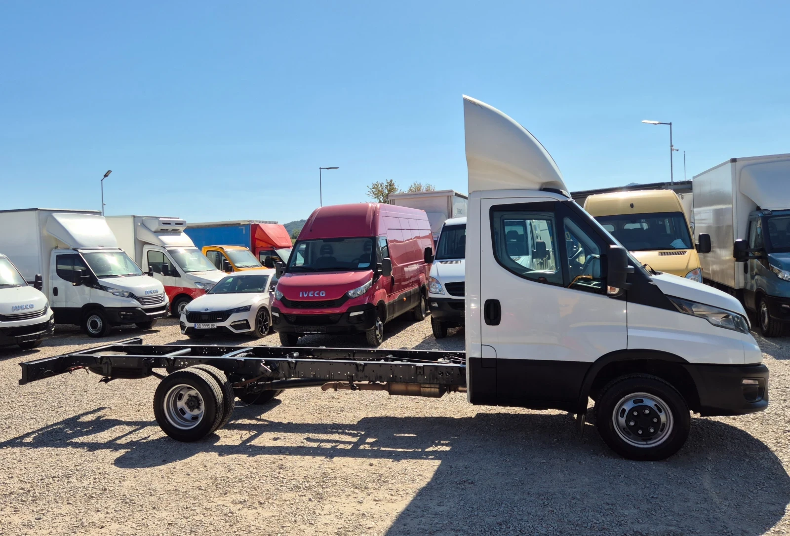 Iveco Daily 35c18* КЛИМА* 4.10междуосие* на шаси* 3.5тона* , снимка 4 - Бусове и автобуси - 56002183