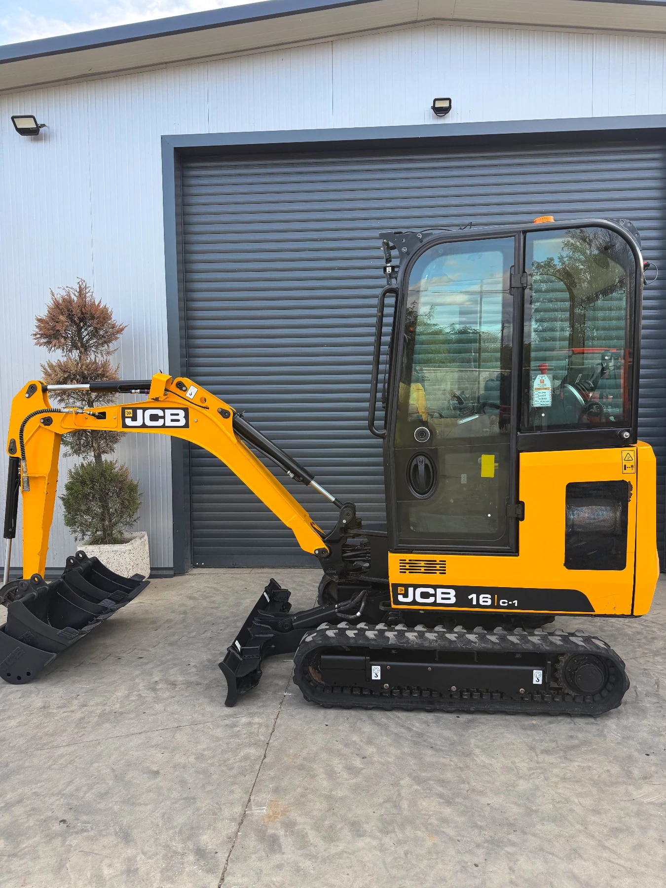 Багер JCB 16c 2023г. ПЕРФЕКТЕН