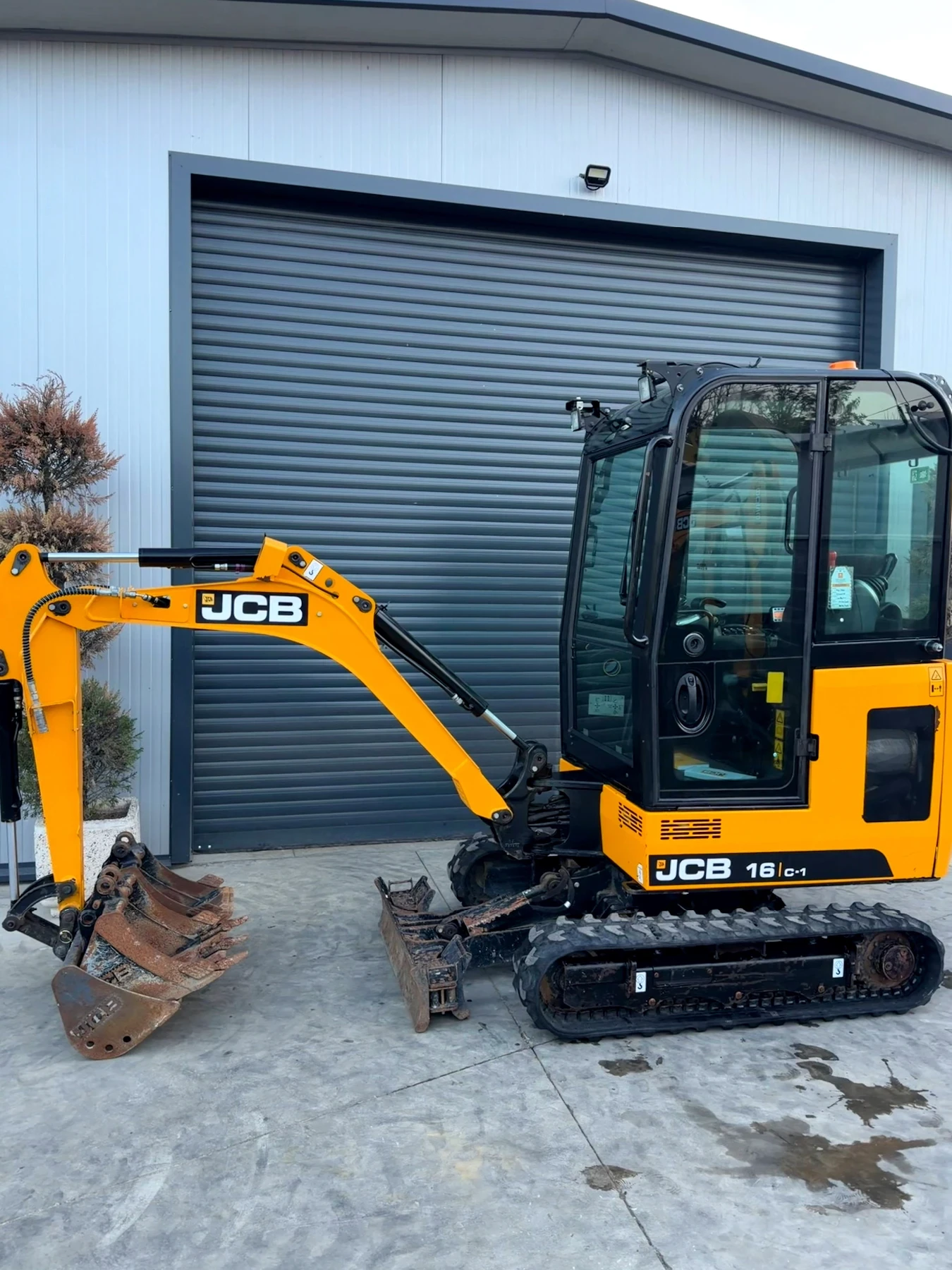 Багер JCB 16c 2023г. , снимка 3 - Индустриална техника - 56600337