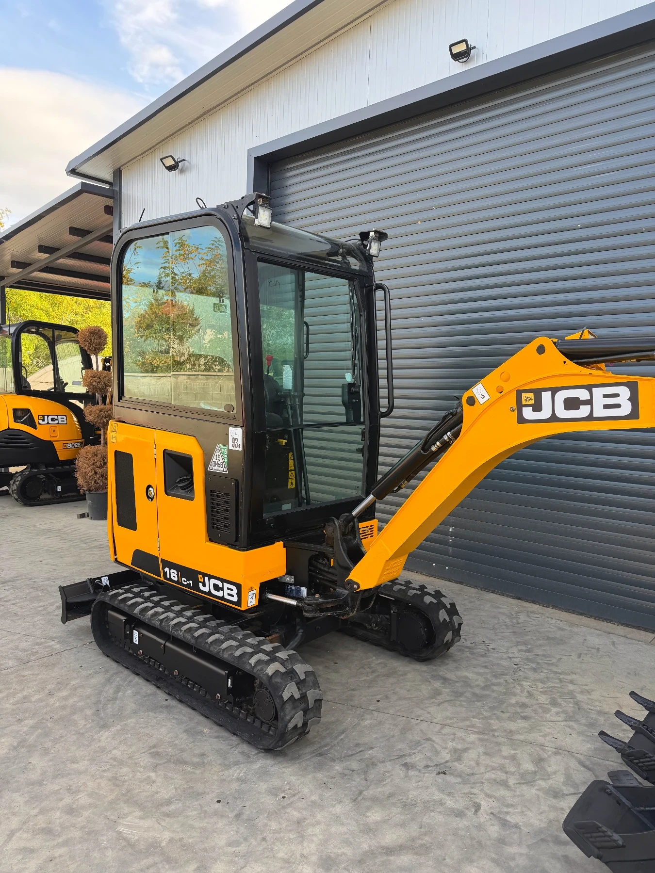 Багер JCB 16c 2023г. ПЕРФЕКТЕН, снимка 2 - Индустриална техника - 56600337