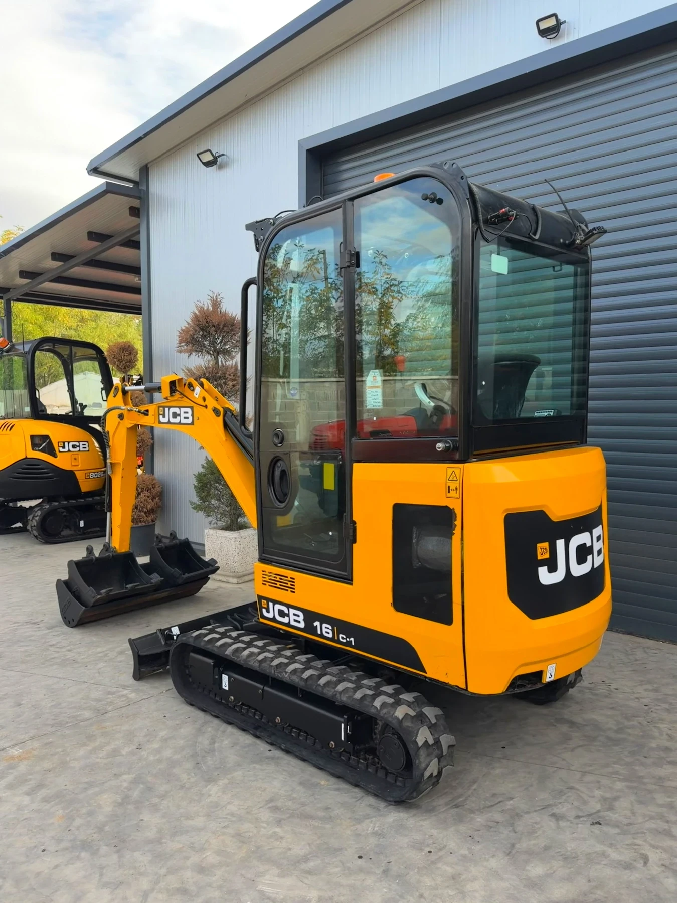 Багер JCB 16c 2023г. ПЕРФЕКТЕН, снимка 3 - Индустриална техника - 56600337