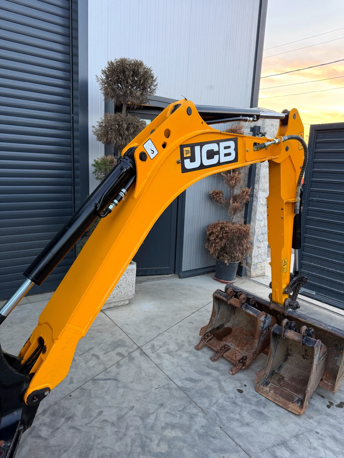 Багер JCB 16c 2023г. , снимка 5 - Индустриална техника - 56600337
