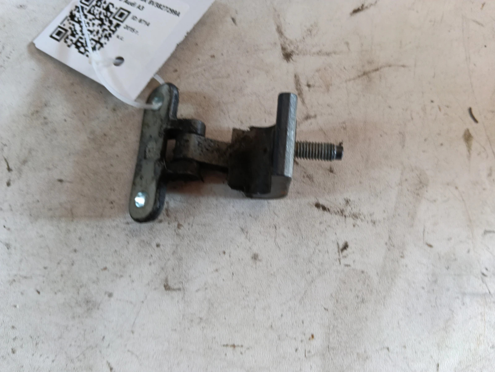 панти заден капак 8V3827299A ТЪМНО СИВ Audi A3