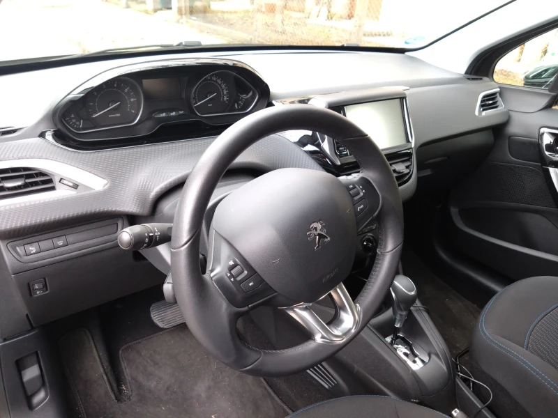 Peugeot 208, снимка 5 - Автомобили и джипове - 47222606