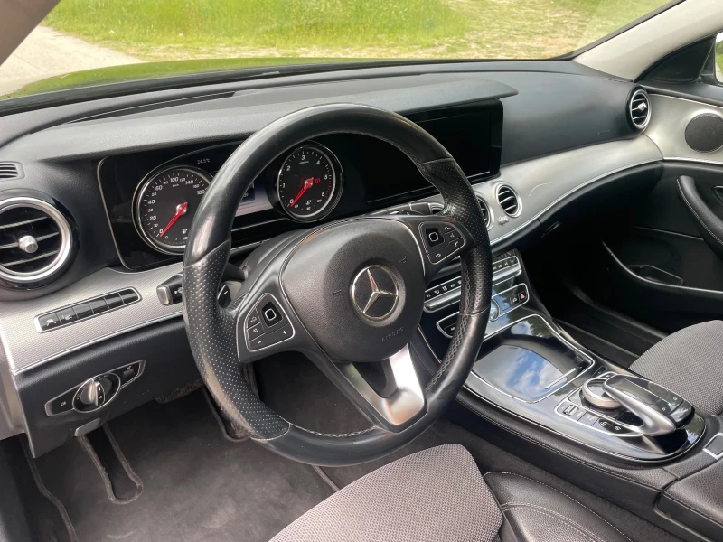 Mercedes-Benz E 220, снимка 12 - Автомобили и джипове - 47784670