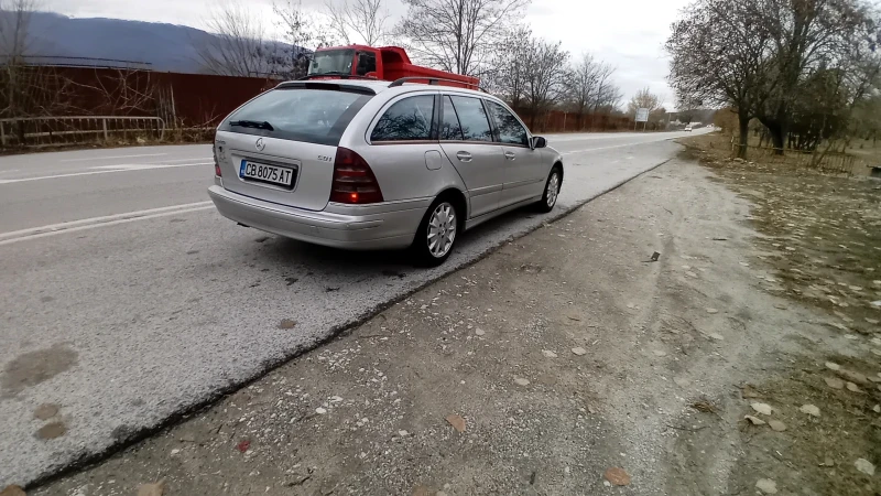 Mercedes-Benz C 220 Avangarde, снимка 3 - Автомобили и джипове - 48197367