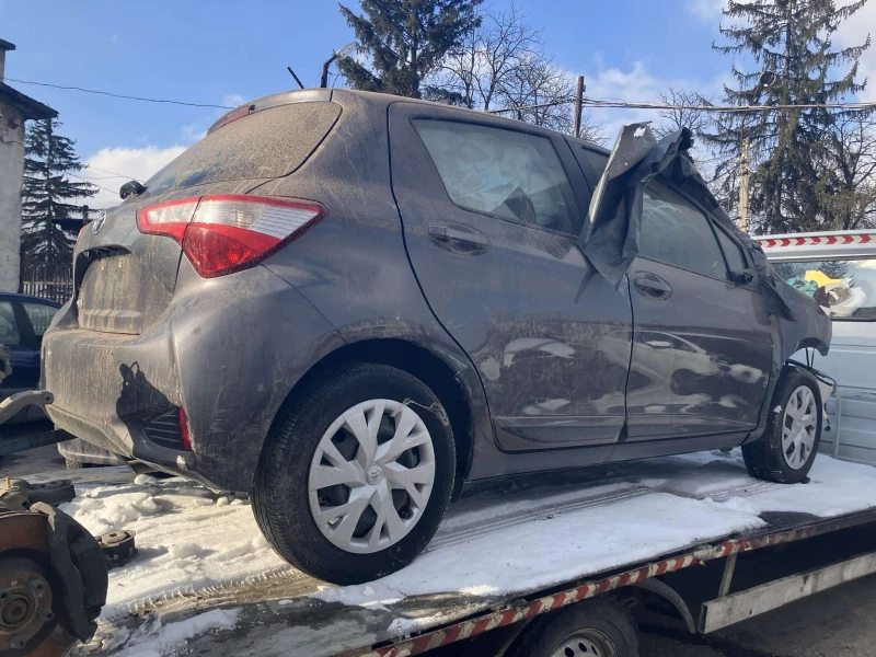 Toyota Yaris 1.0i, снимка 3 - Автомобили и джипове - 49374052