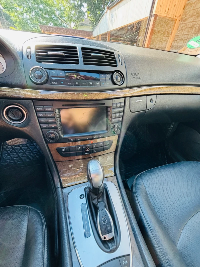 Mercedes-Benz E 320, снимка 9 - Автомобили и джипове - 52348531