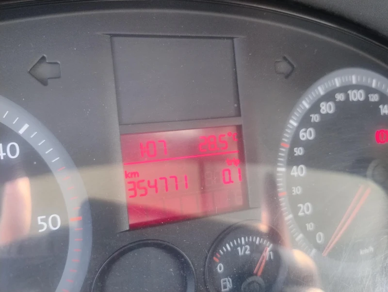 VW Caddy, снимка 7 - Автомобили и джипове - 51337898