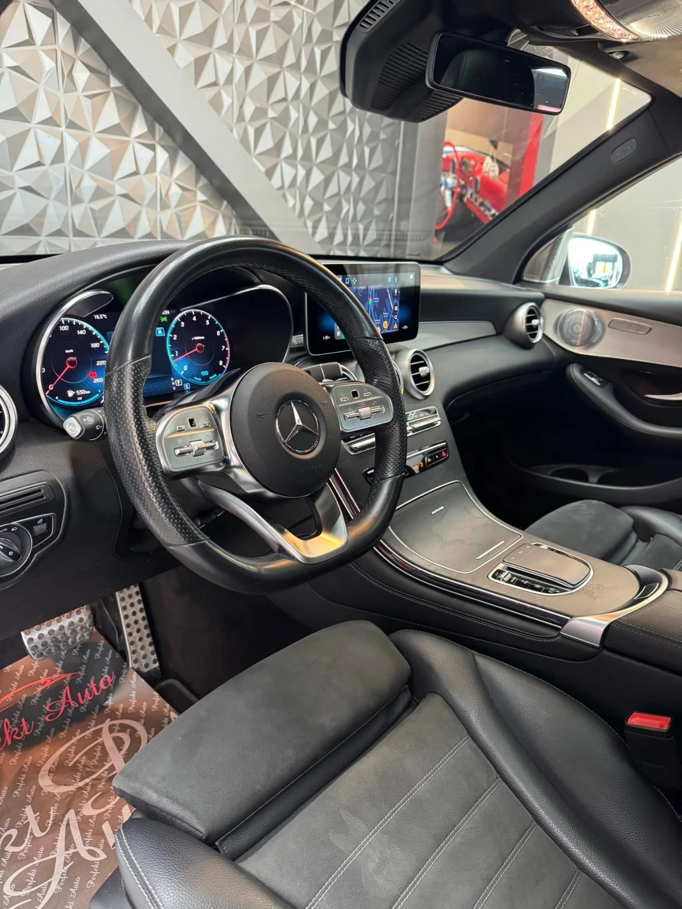 Mercedes-Benz GLC 200 AMG - изображение 6