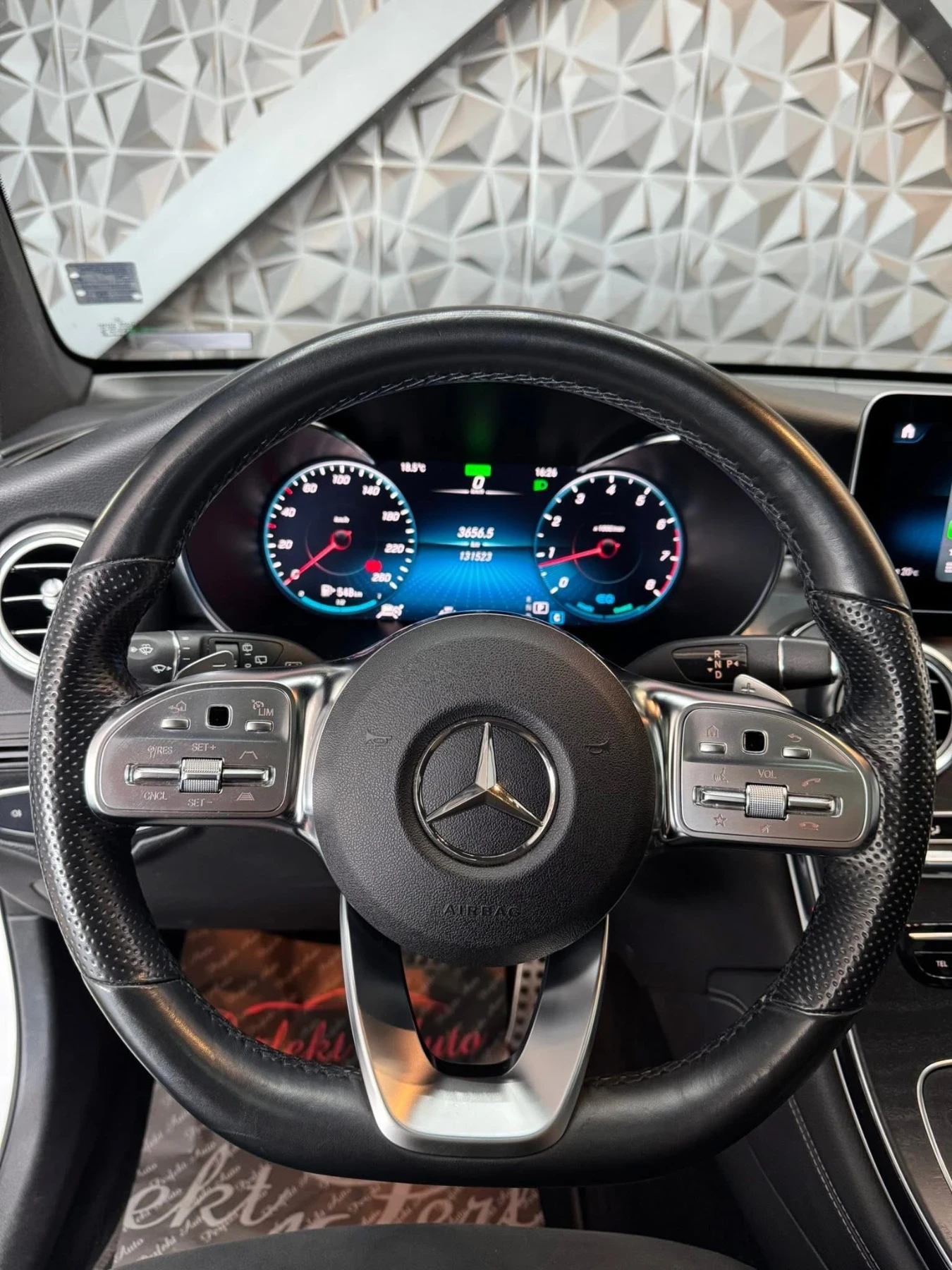 Mercedes-Benz GLC 200 AMG - изображение 8