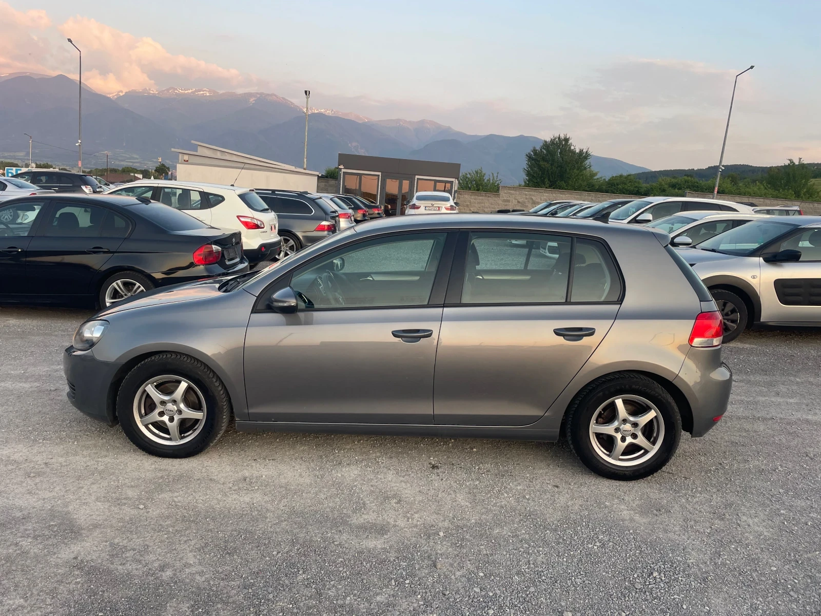 VW Golf 1.6TDI HIGHLINE NAVI ПОДГРЕВ - изображение 4