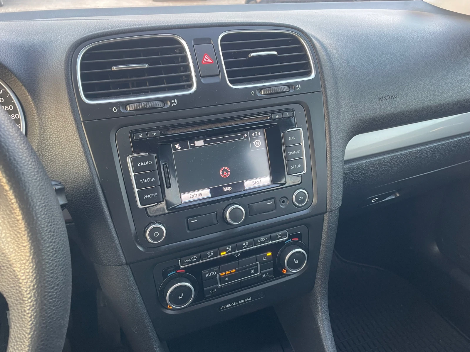 VW Golf 1.6TDI HIGHLINE NAVI ПОДГРЕВ - изображение 8