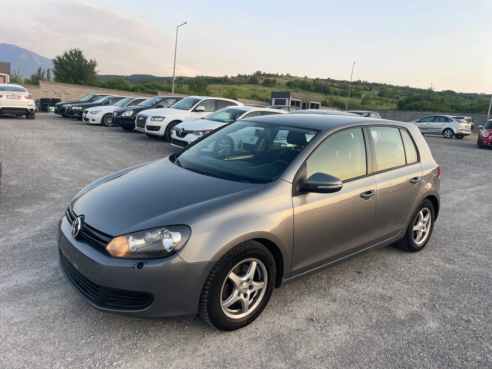 VW Golf 1.6TDI HIGHLINE NAVI ПОДГРЕВ - изображение 2