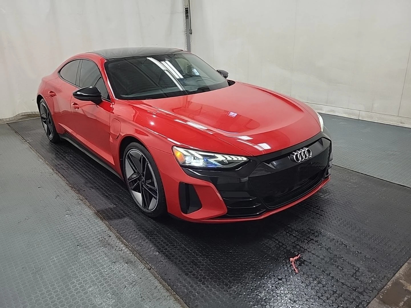 Audi E-Tron GT 93.4kWh (CARFAX) - изображение 2