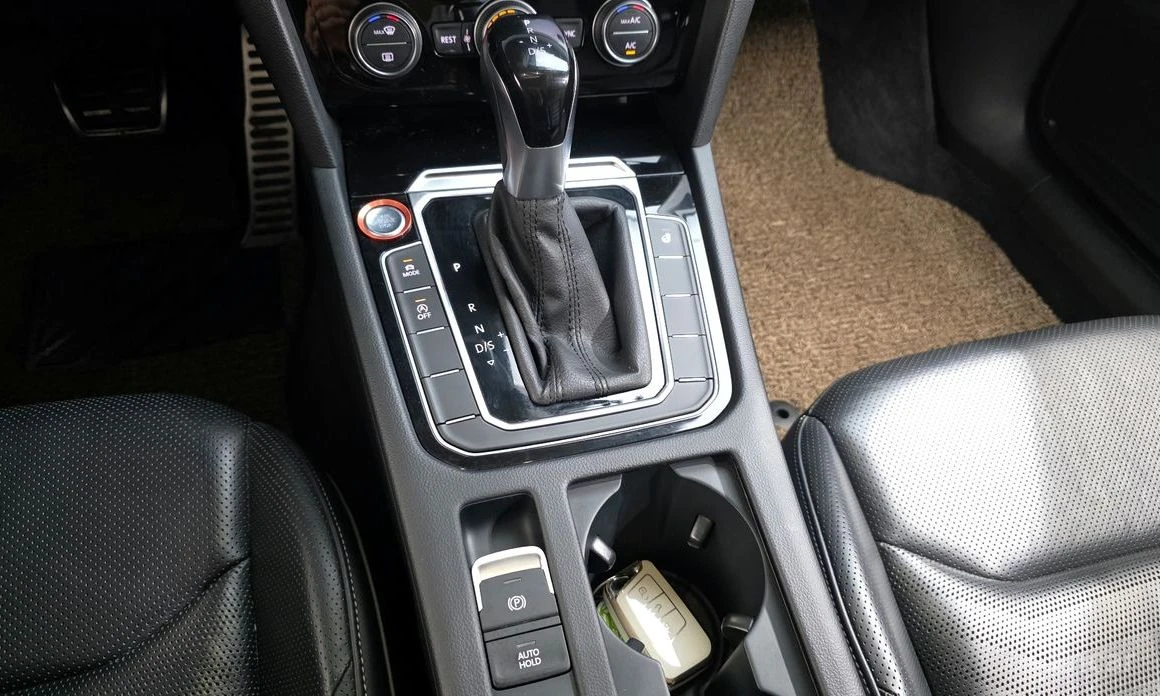 VW Arteon 2.0 TDI Prestige* DYNAUDIO* 360 CAM* KEYLESS* , снимка 13 - Автомобили и джипове - 54153220