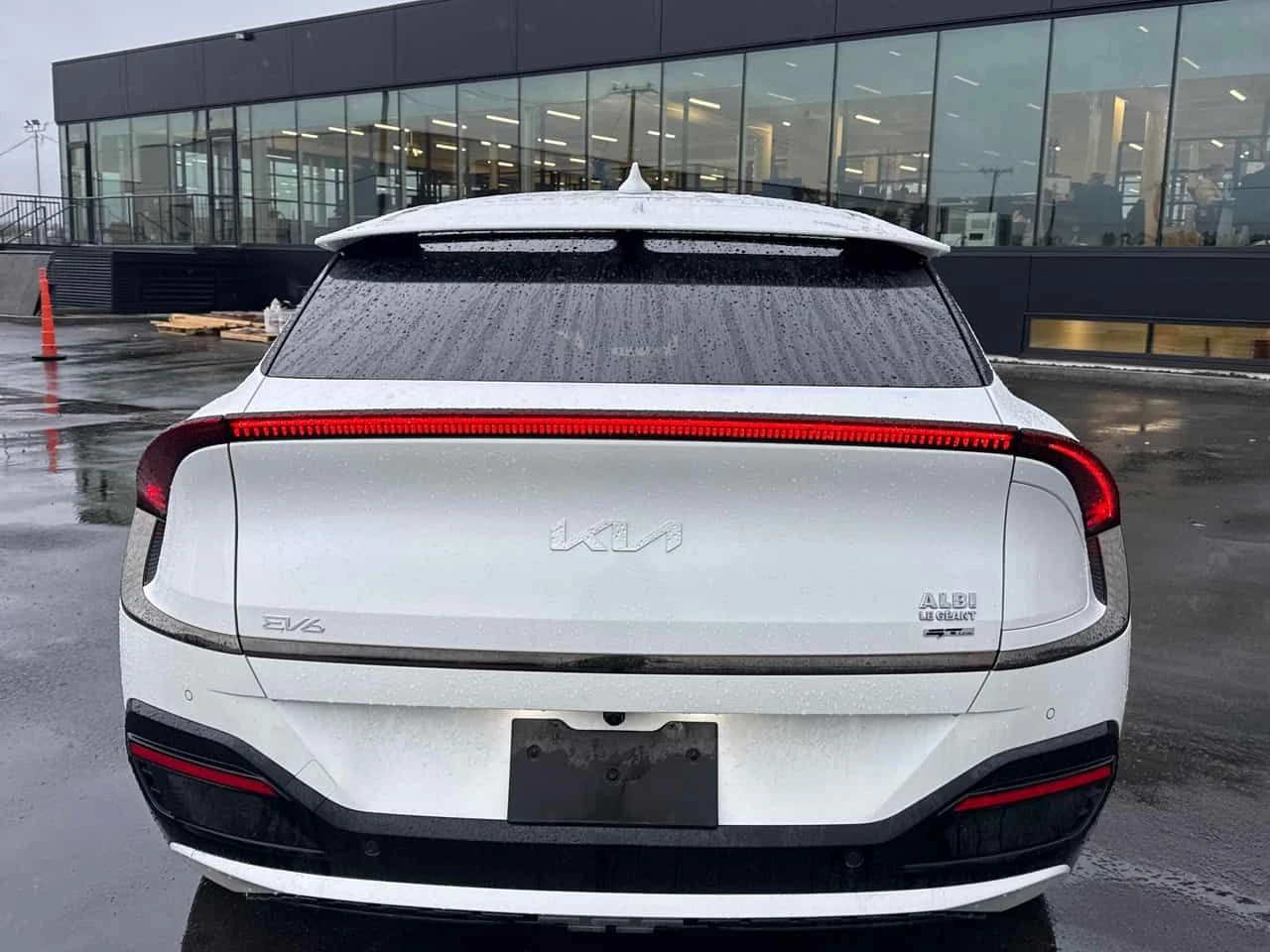 Kia EV6 * Land w/GT Line Pkg AWD * CARFAX * ДВА КЛЮЧА, снимка 4 - Автомобили и джипове - 54219109