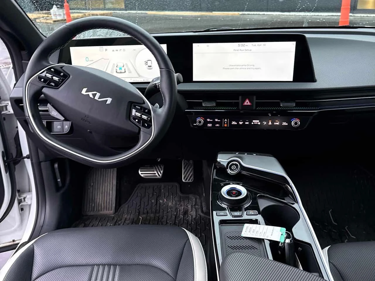 Kia EV6 * Land w/GT Line Pkg AWD * CARFAX * ДВА КЛЮЧА, снимка 9 - Автомобили и джипове - 54219109