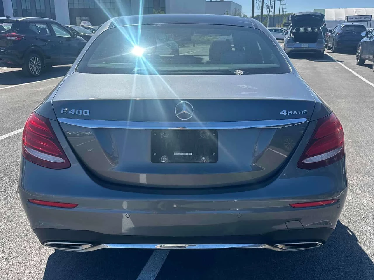Mercedes-Benz E 400 DISTRONIC* BURMESTER* AMBIENT* , снимка 4 - Автомобили и джипове - 54635816