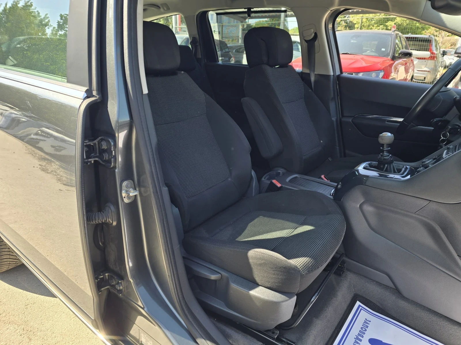 Peugeot 5008 1.6HDI 112к.с 6+ 1 Места, снимка 13 - Автомобили и джипове - 55927628