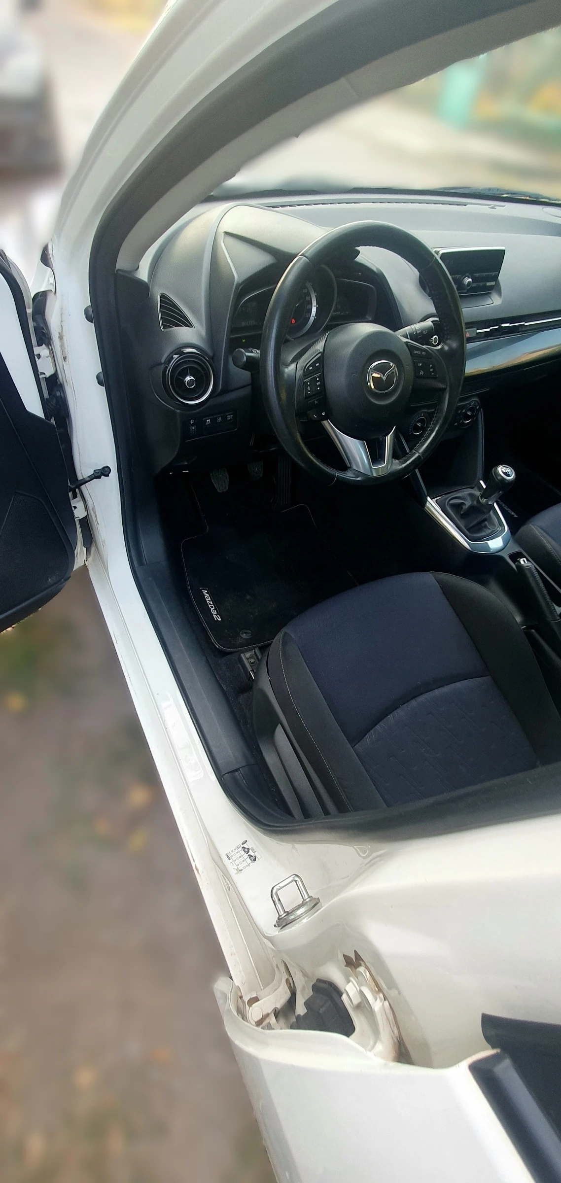 Mazda 2 1.5L SkyActiv-G (75 к.с.) 2016 г. , снимка 14 - Автомобили и джипове - 55931793
