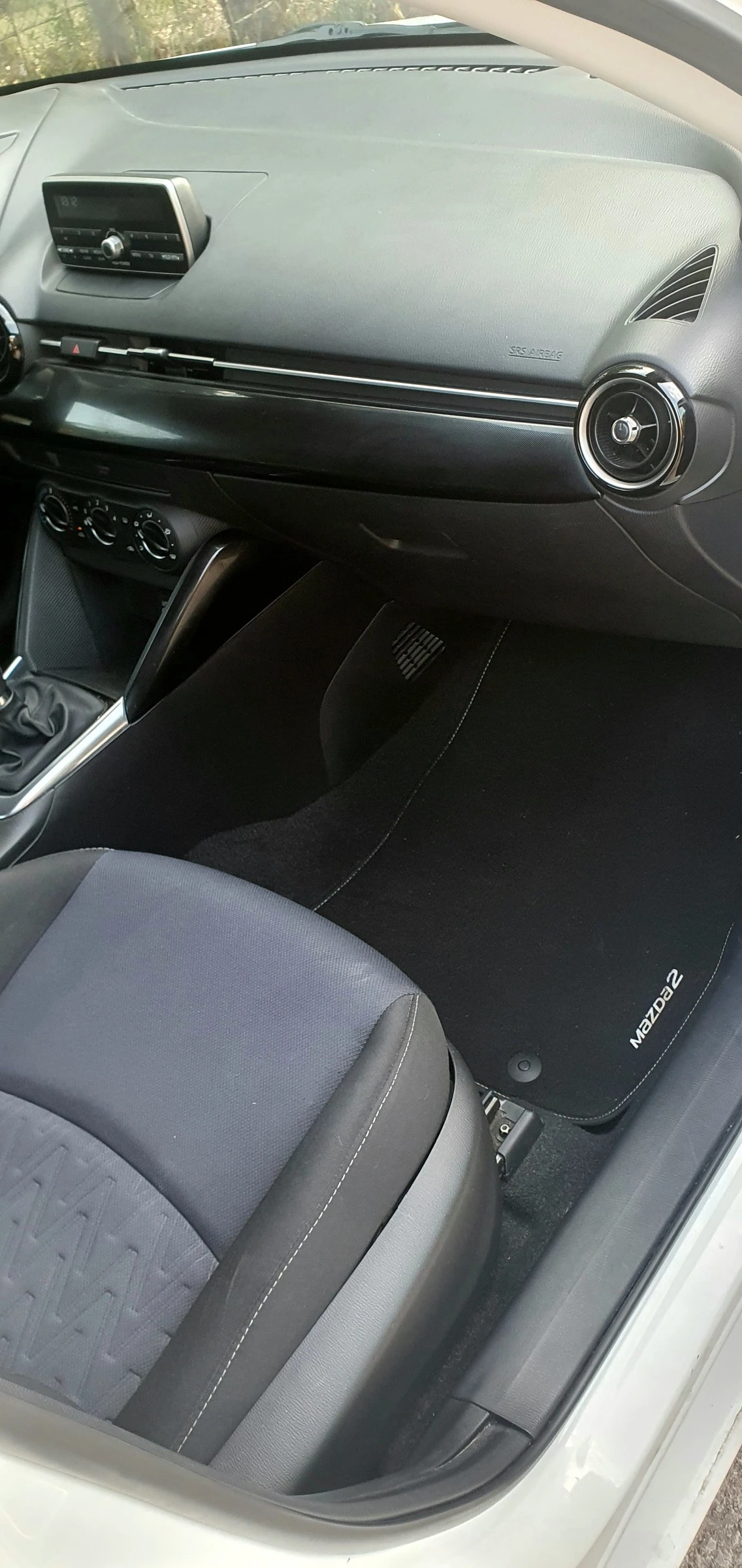 Mazda 2 1.5L SkyActiv-G (75 к.с.) 2016 г. , снимка 9 - Автомобили и джипове - 55931793