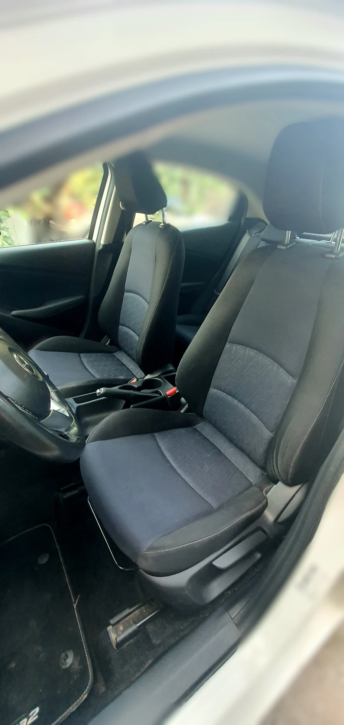 Mazda 2 1.5L SkyActiv-G (75 к.с.) 2016 г. , снимка 13 - Автомобили и джипове - 55931793