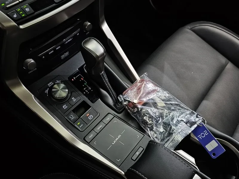 Lexus NX 300H Executive, снимка 9 - Автомобили и джипове - 56271161