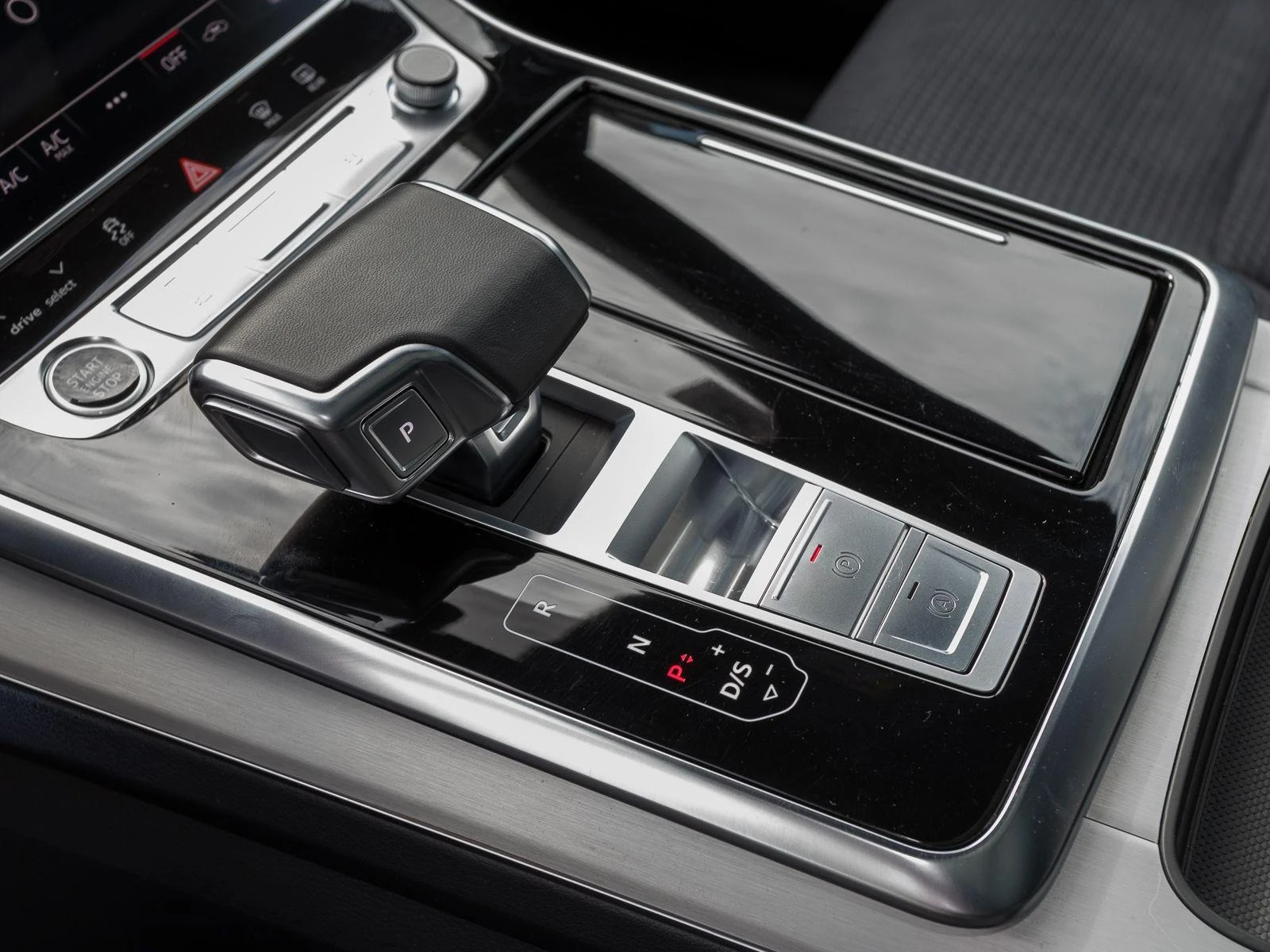 Audi Q8 60 TFSIe/PLUGIN/FACE/S-LINE/BLACK OPTIC/MATRIX/360 - изображение 10