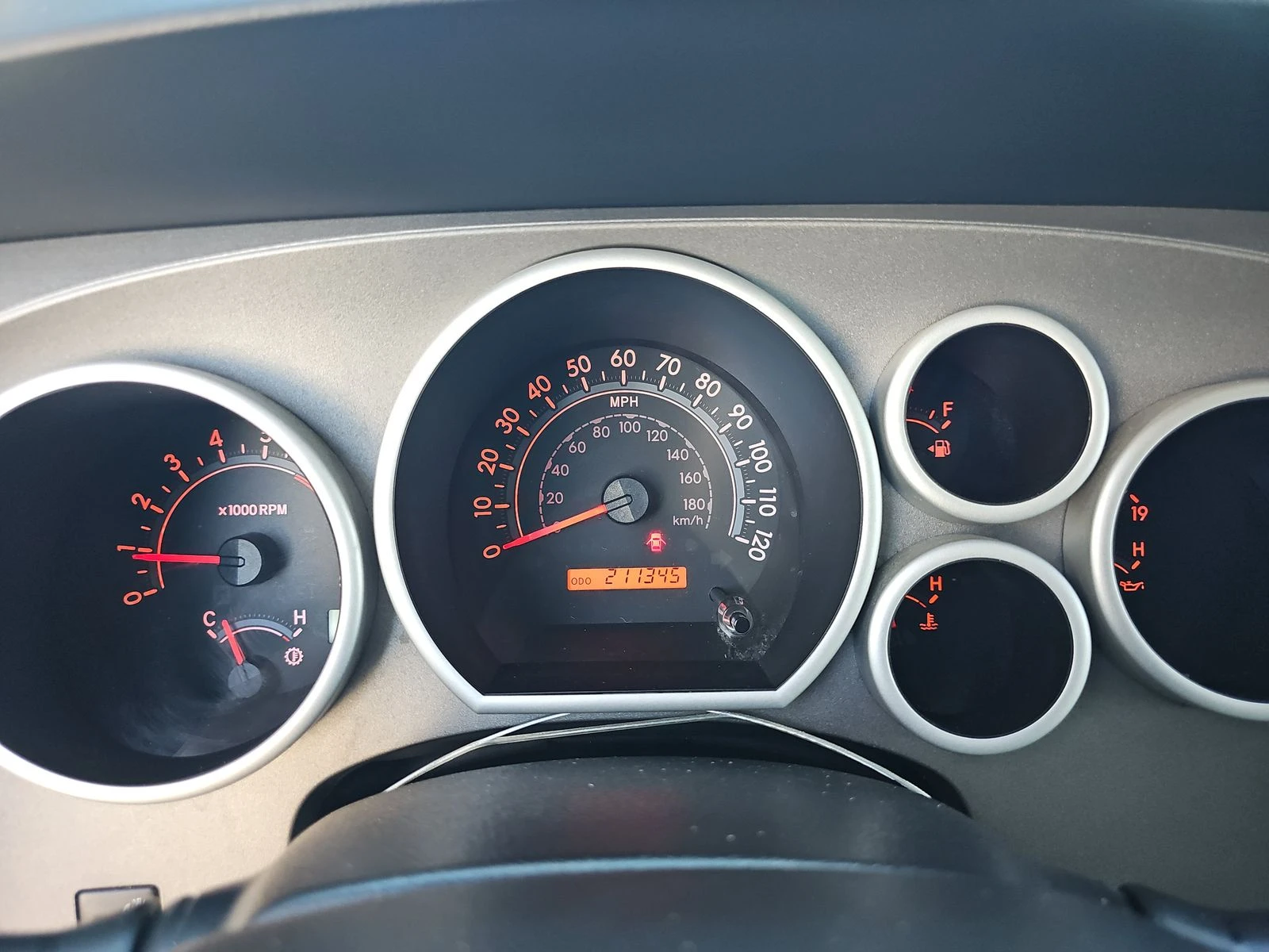 Toyota Sequoia SR5 - изображение 8