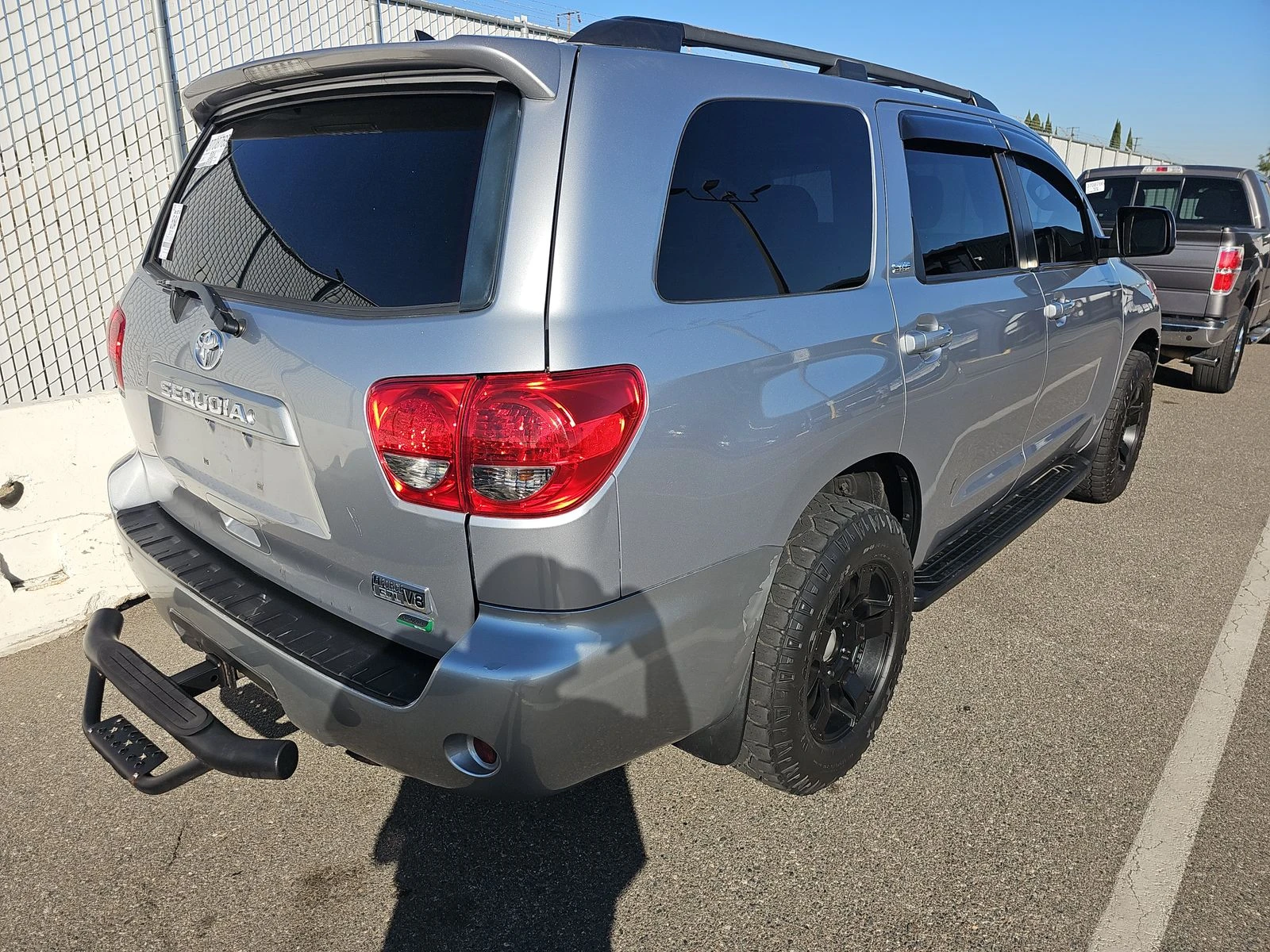 Toyota Sequoia SR5 - изображение 10