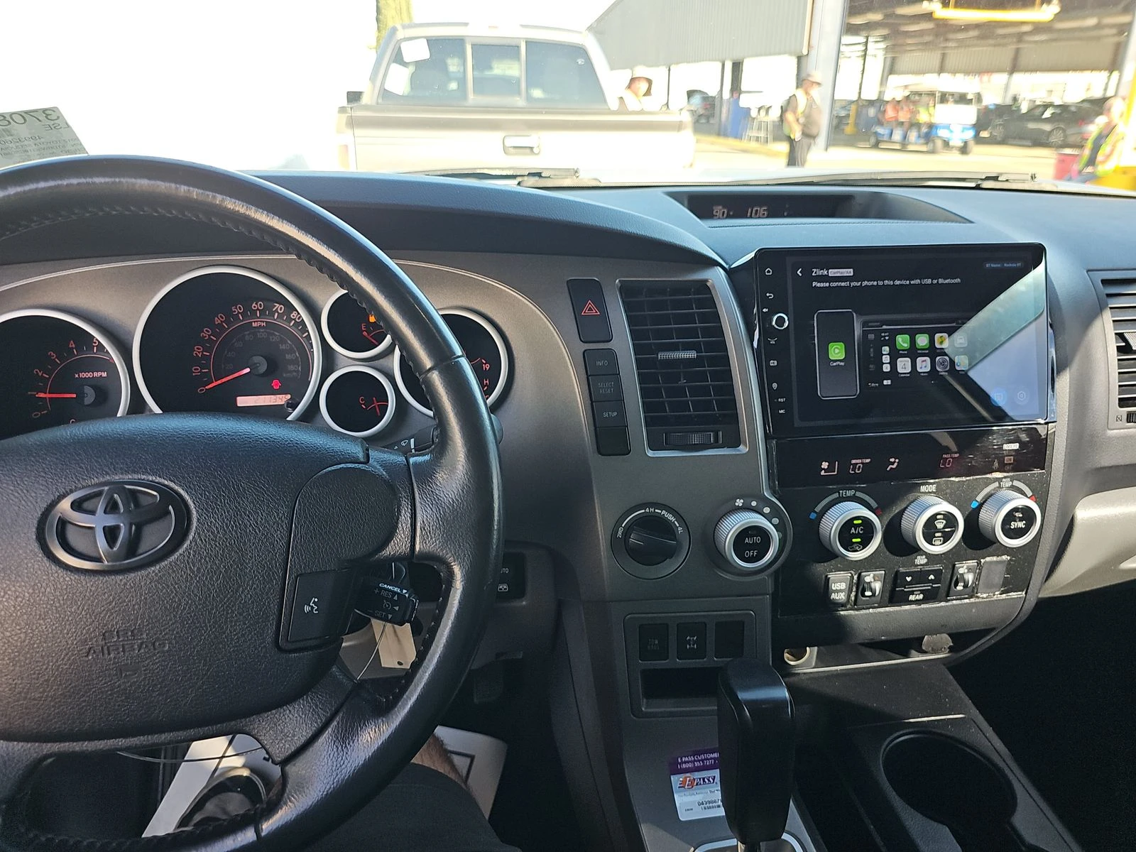 Toyota Sequoia SR5 - изображение 7