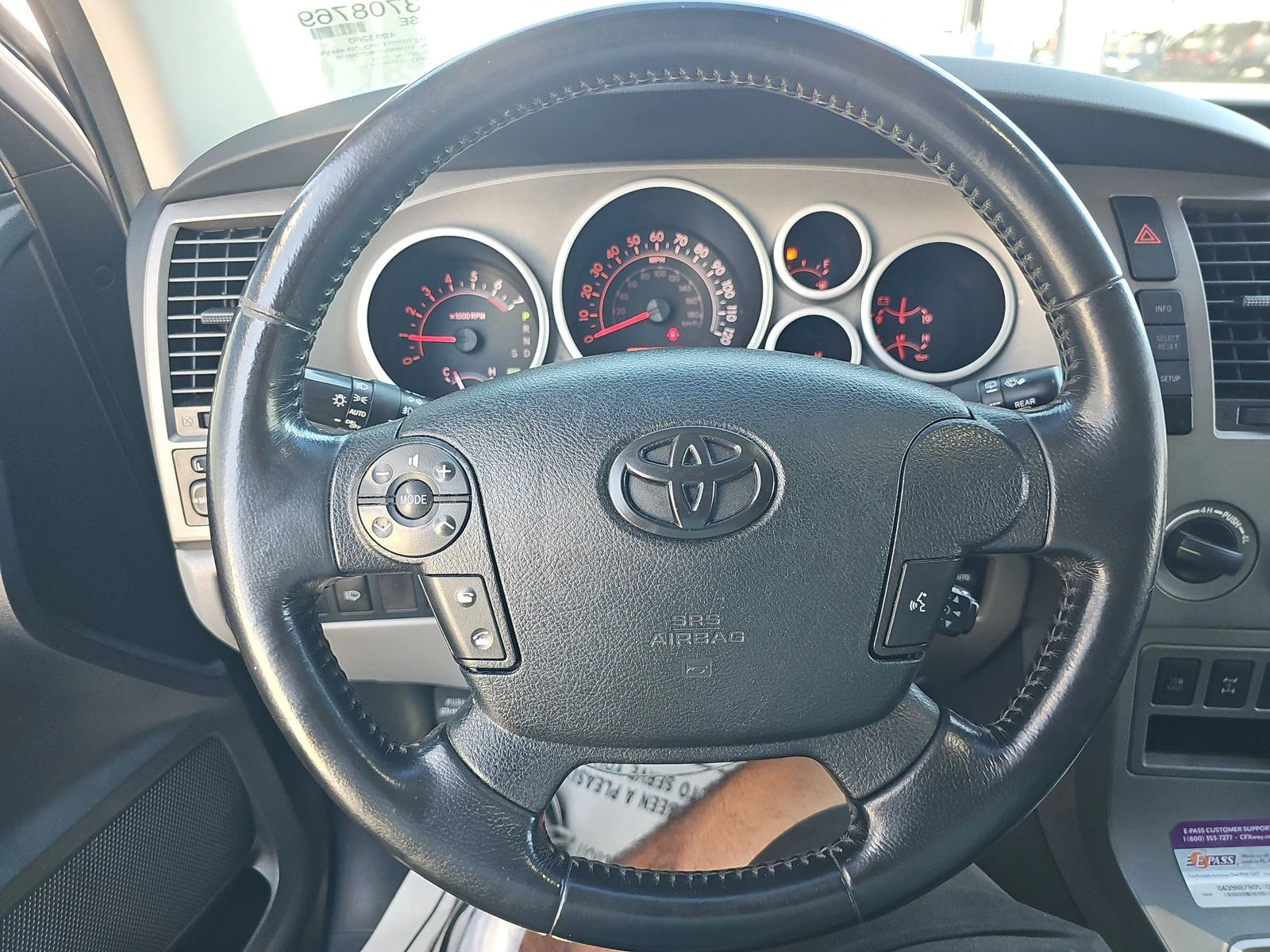 Toyota Sequoia SR5 - изображение 6